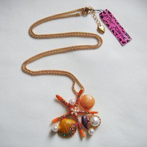 BETSEY JOHNSON STARFISH SEASHELL PENDANT  NECKLACE